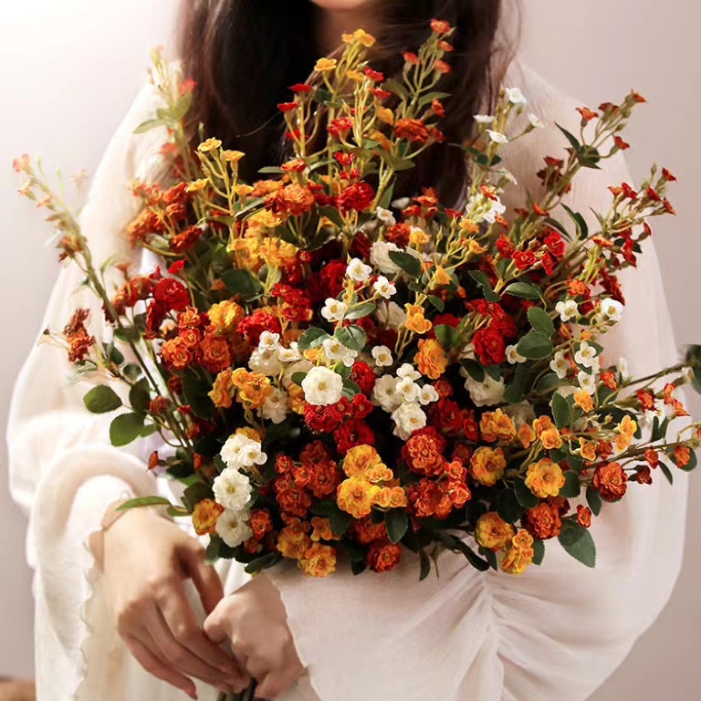 軽やかな高級感の小さな造花のバラの花束、ダイニングテーブル、 - Photography Artificial Lighting のレビューと価格