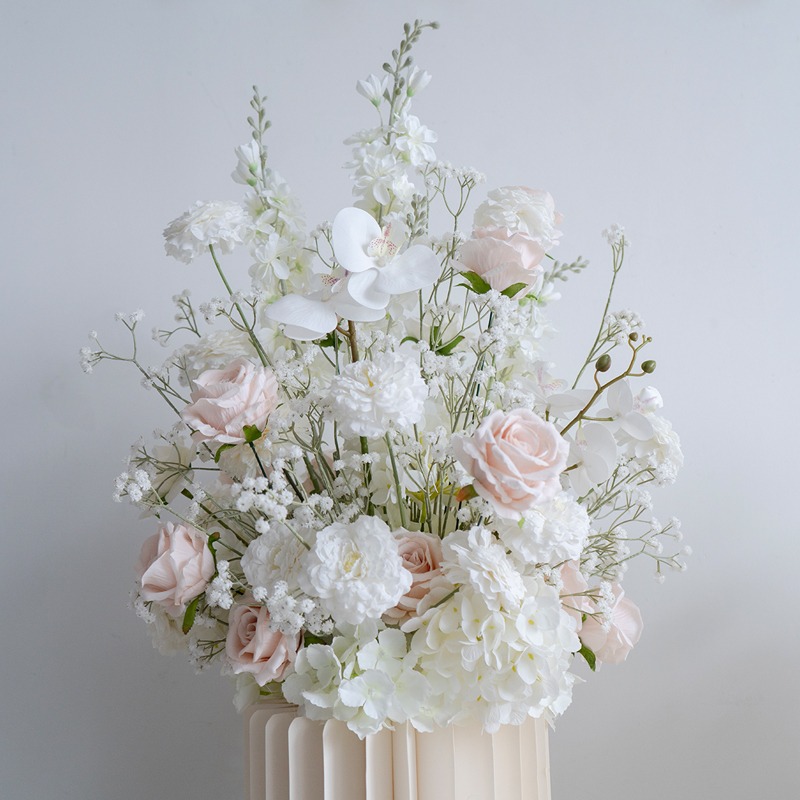 高品質な薄ピンクと白のバラの造花、結婚式の通路や写真撮影用の - Photography Artificial Lighting のレビューと価格